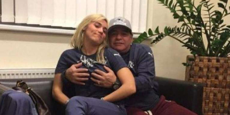 Programa de TV diz que Maradona apanhava de namorada e era roubado