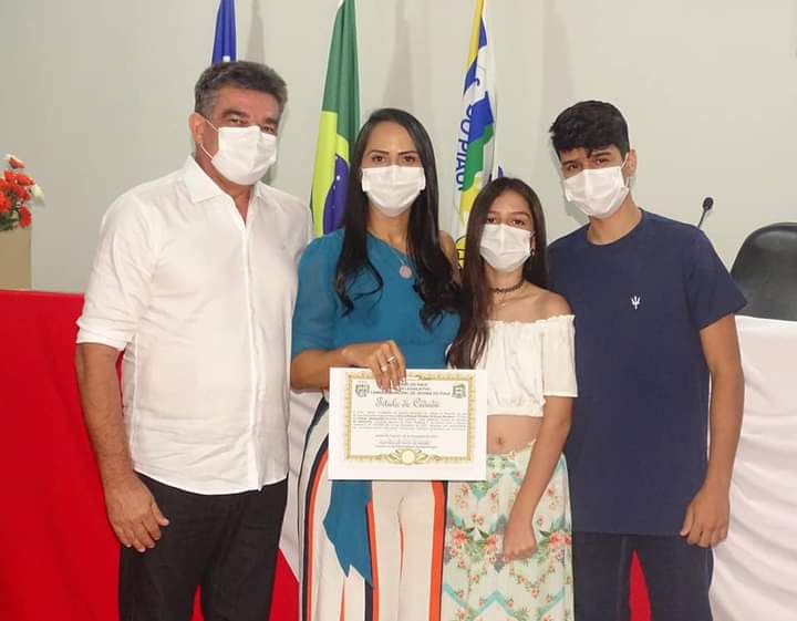 Dr. Antonio Carlos e a enfermeira Lia Raquel são homenageados pela Câmara Municipal de Vereadores de Jatobá do Piauí com títulos de cidadão jatobaense  - Imagem 4