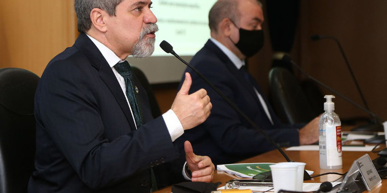 Ministério da Saúde: vacinação poderá começar em 20 de janeiro