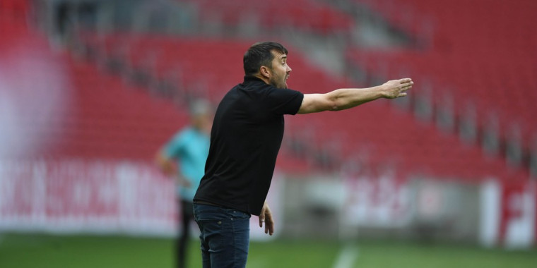 Inter espera multa rescisória de treinador