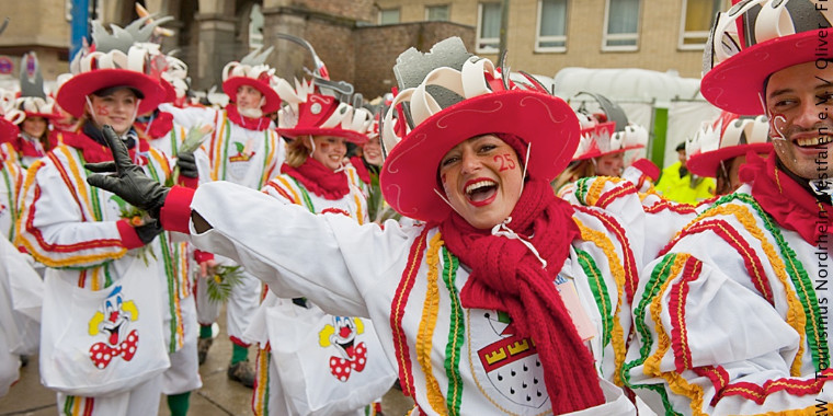 Alemanha tem carnaval colorido e animado