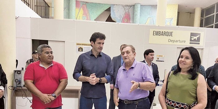 Mão Santa recebe ministro com carnaval; ele liberou R$ 970 mil