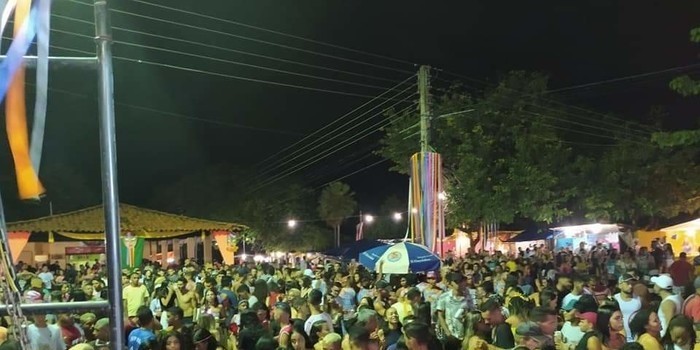 Sucesso total a primeira noite de Carnaval em Monsenhor Gil