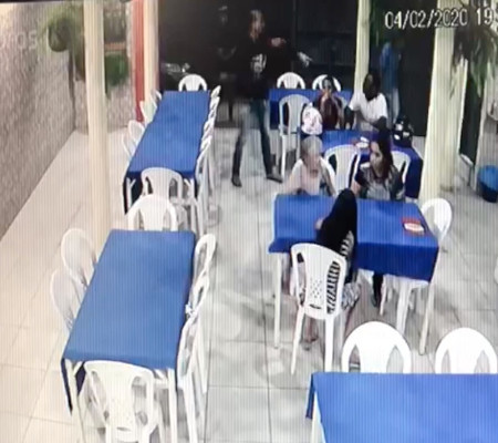 Dois suspeitos de atirar em cliente de pizzaria são presos