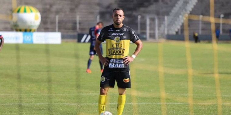 Paulo Sergio comemora novo momento no FC Cascavel