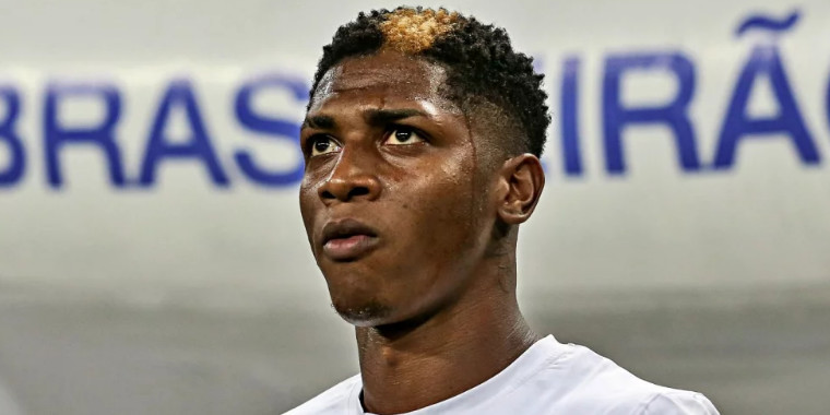 Yony González treina com o elenco do Corinthians