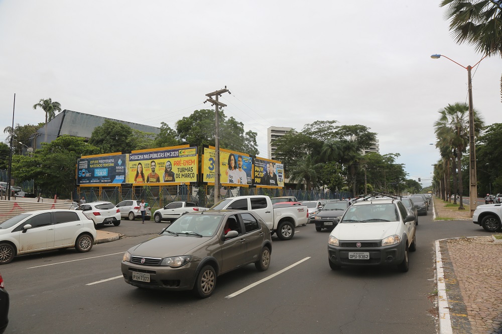 Motoristas de aplicativos ocupam Marechal Castelo Branco em protesto