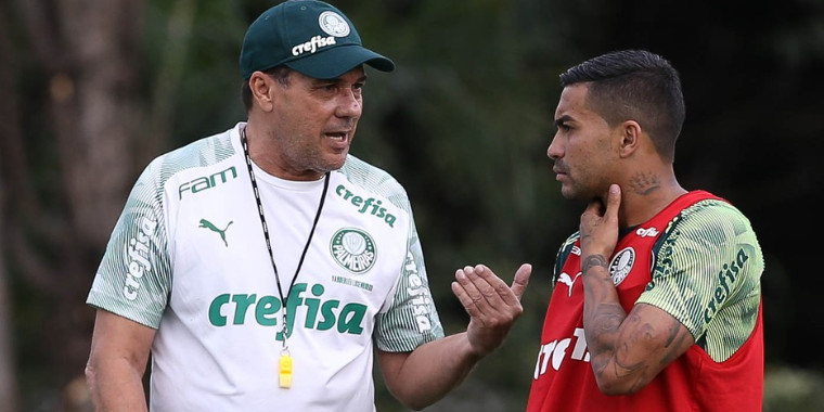 Palmeiras de Luxemburgo é criatura provando ao criador