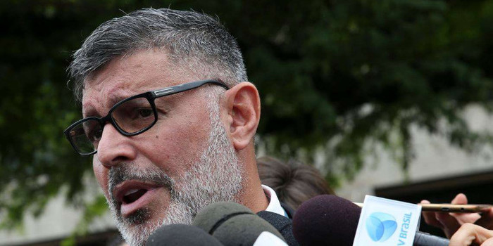 Frota apresenta pedido de impeachment contra Bolsonaro