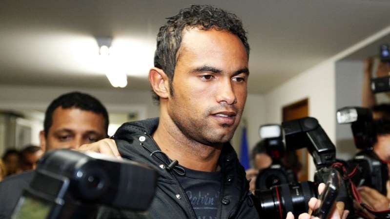 Goleiro Bruno deixando prisão na cidade de Varginha