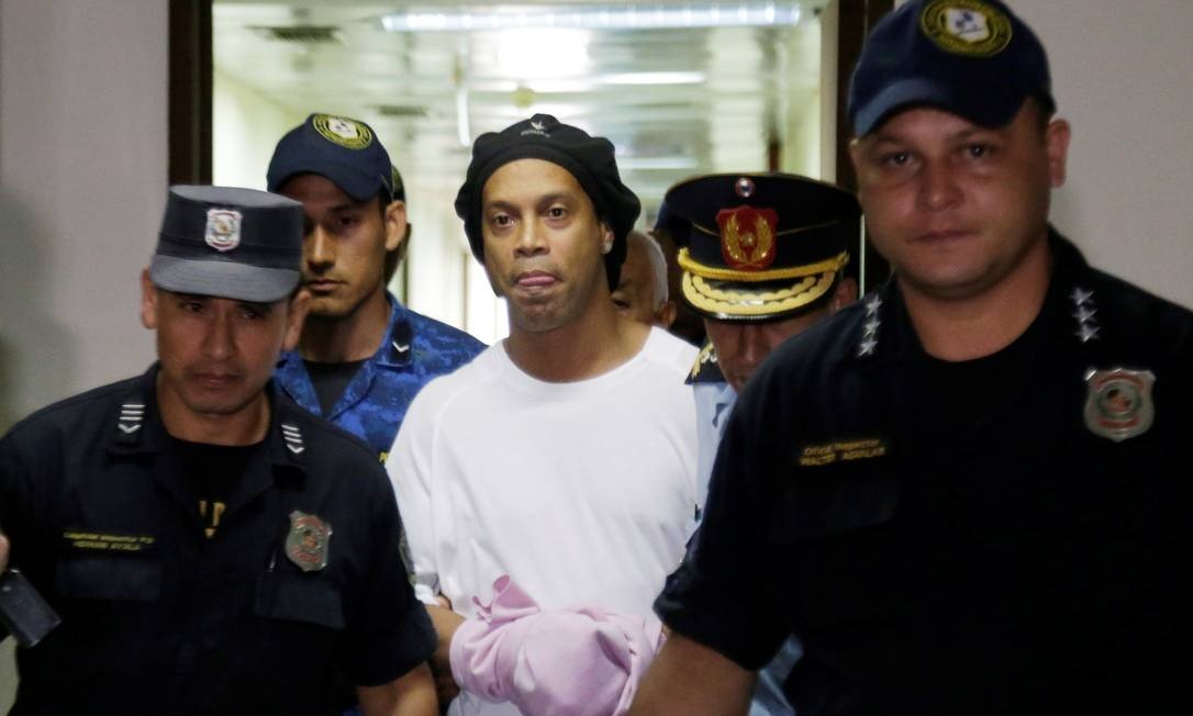Ronaldinho está na prisão desde a última sexta-feira Foto: JORGE ADORNO / REUTERS
