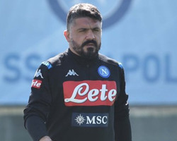 Após críticas, Napoli suspende volta aos treinos
