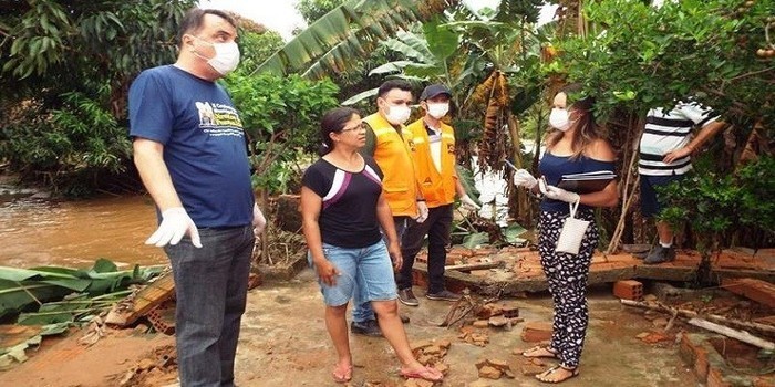 Forte chuva provoca rompimento da parede de barragem e desabriga famílias