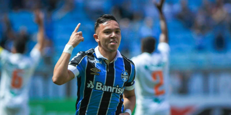 Pepê fala sobre ascensão, interesse de fora e quarentena