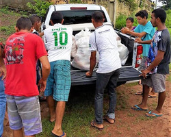 Defesa Civil realiza entrega de cestas de alimentos as famílias desabrigadas