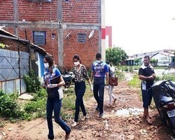 Equipe da SEMAS visita famílias do Bairro Chapadinha que também tiveram prejuízos com o rompimento da barragem 