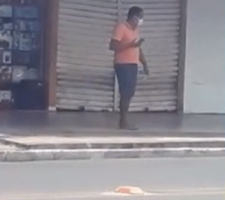Polícia prende homem vendendo álcool em gel falsificado em THE