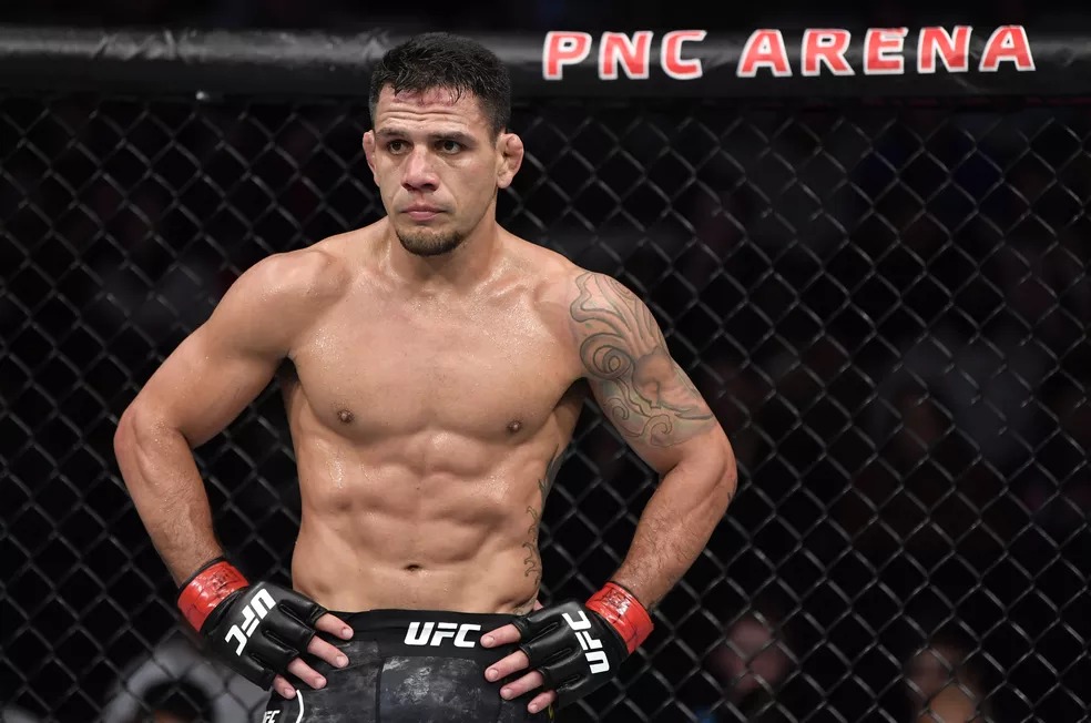 Rafael dos Anjos já foi campeão peso-leve do UFC — Foto: Getty Images Rafael dos Anjos já foi campeão peso-leve do UFC — Foto: Getty Images