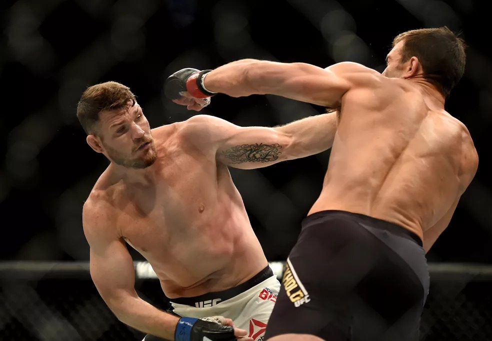 Michael Bisping foi campeão no UFC 199 ao derrotar Luke Rockhold no peso-médio — Foto: AP Michael Bisping foi campeão no UFC 199 ao derrotar Luke Rockhold no peso-médio — Foto: AP
