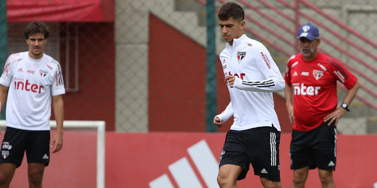 Vitor Bueno e Juanfran estão fora da estreia do São Paulo