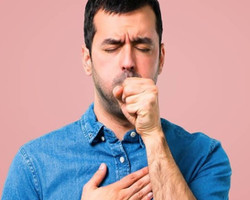 Entenda porque tossir e espirrar nas mãos é um grande problema