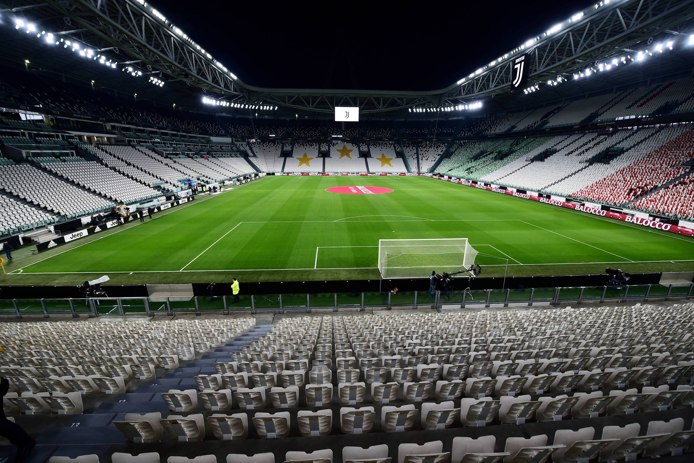 Ligas dos campeões cancela jogos na Europa por causa do coronavírus