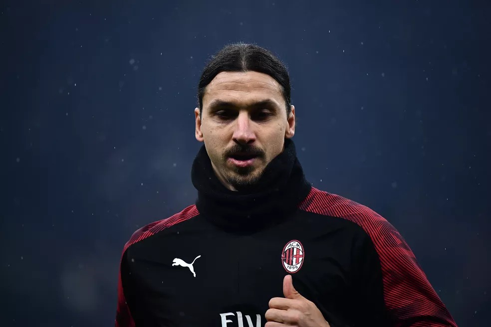Ibrahimovic aquecimento Inter de Milão Milan — Foto: AFP