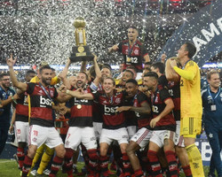 Há 30 dias sem jogar, Flamengo levanta taças e tem melhor desempenho