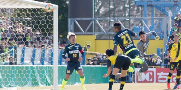 Alan Pinheiro espera chegar a 200 jogos no Japão