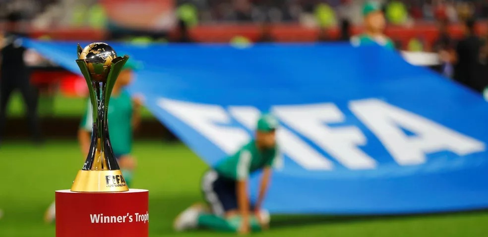 Troféu do atual Mundial de Clubes da Fifa: torneio como novo formato só deve estrear em 2022 — Foto: Reuters Troféu do atual Mundial de Clubes da Fifa: torneio como novo formato só deve estrear em 2022 — Foto: Reuters