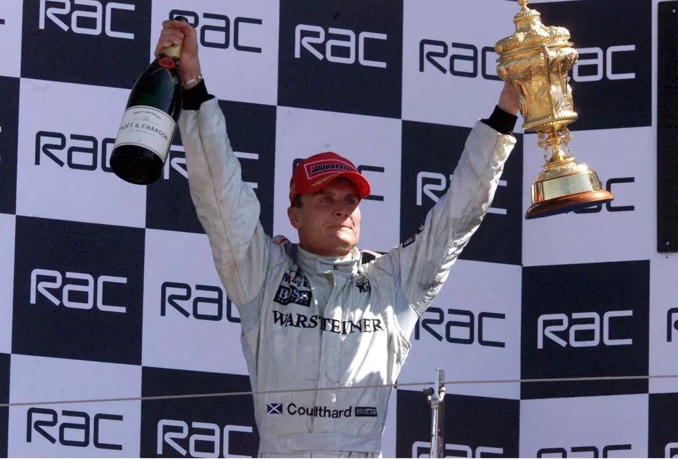 David Coulthard comemora vitória no GP da Inglaterra de 1999 — Foto: Getty Images David Coulthard comemora vitória no GP da Inglaterra de 1999 — Foto: Getty Images