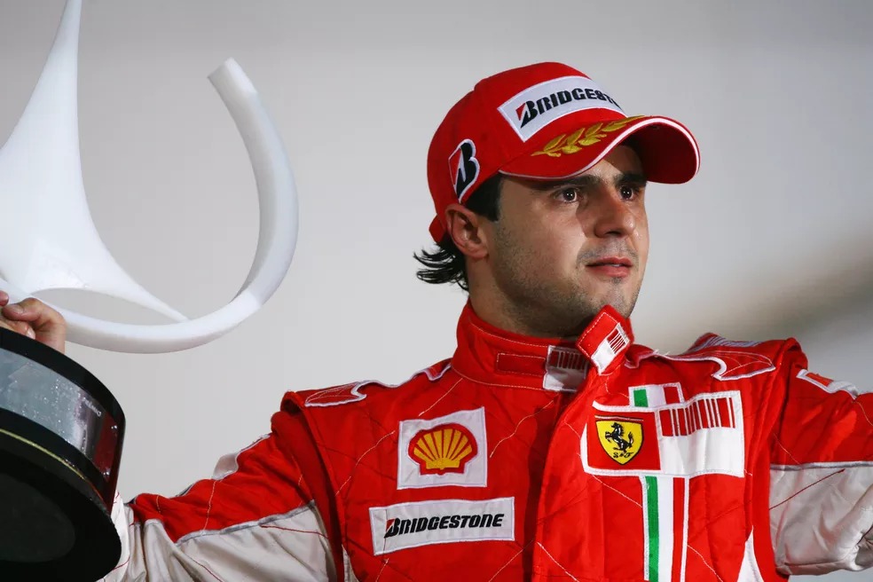 Massa com o troféu da vitória no GP do Brasil de 2008 — Foto: Getty Images Massa com o troféu da vitória no GP do Brasil de 2008 — Foto: Getty Images
