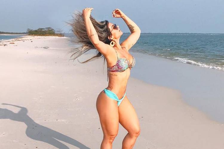 Com Anos Kelly Key Mostra Corp O E Bumbum Gigante Em Cliques