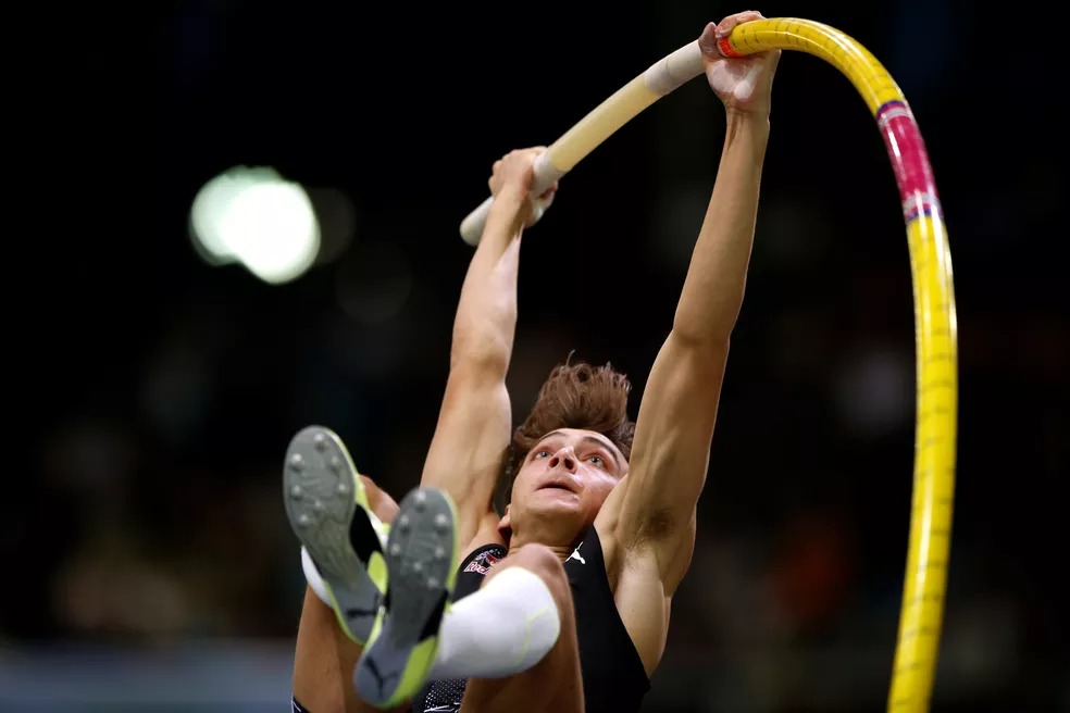 Fenômeno do salto com vara, Armand Duplantis tem duelo marcado com Renaud Lavillenie nos Jogos Impossíveis — Foto: Pascal Rossignol/Reuters
