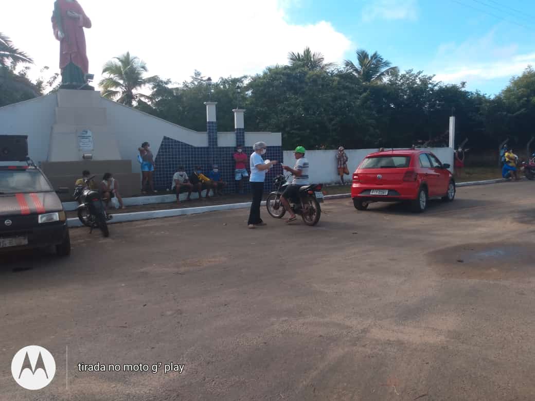 A Prefeitura de Coivaras monta barreira sanitária para conscientizar, higienizar veículos e entregar máscara aos que entram na cidade - Imagem 1