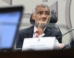 Romário critica projeto de congelamento do Profut
