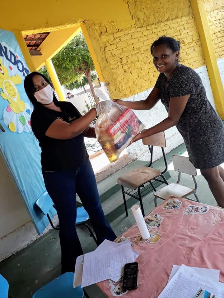 Prefeitura realiza entrega de cestas de alimentos para famílias em Santo Inácio  - Imagem 3