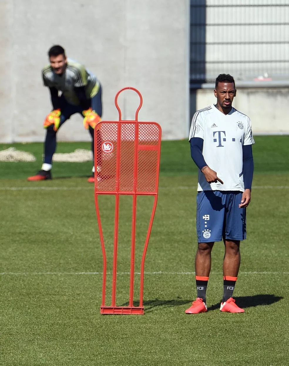 Boateng na retomada de atividades do Bayern de Munique em seu centro de treinamento — Foto: REUTERS/Andreas Gebert Boateng na retomada de atividades do Bayern de Munique em seu centro de treinamento — Foto: REUTERS/Andreas Gebert