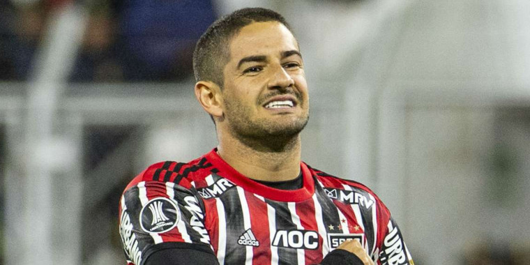 Pato tem planos de jogar na Europa
