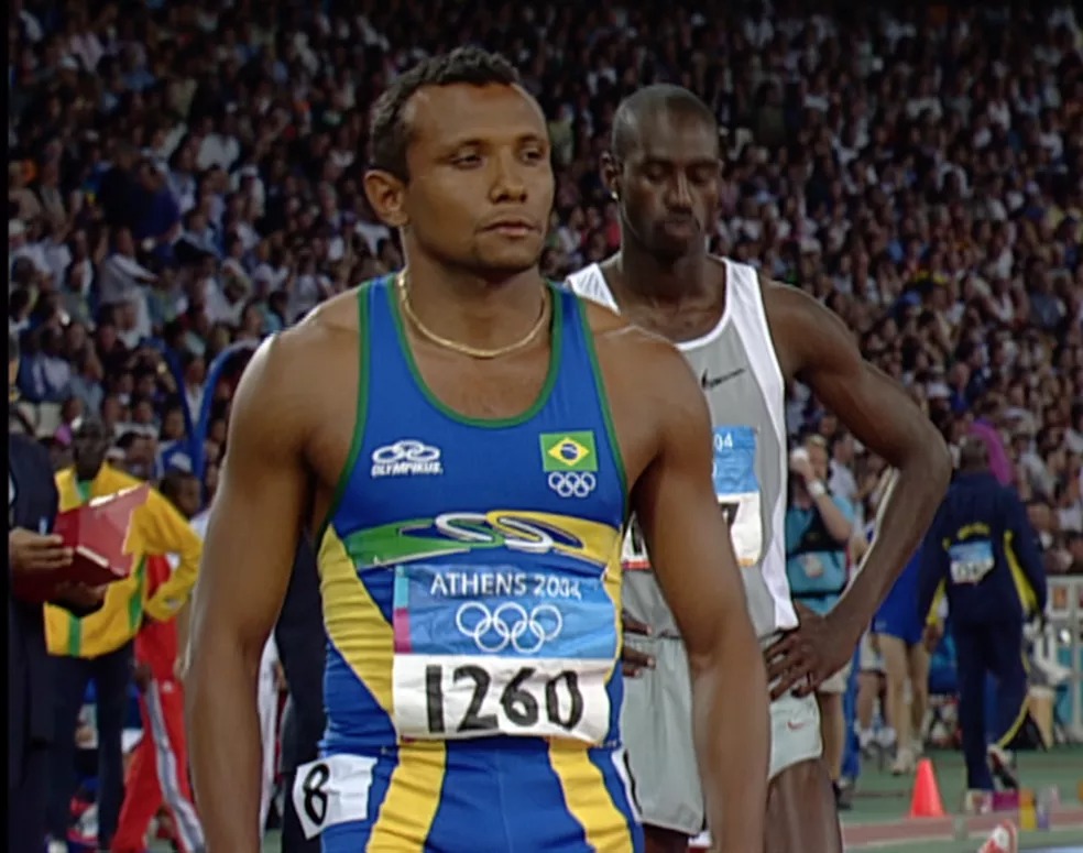 Cláudio em eliminatória dos 200m rasos em Atenas 2004 — Foto: Reprodução