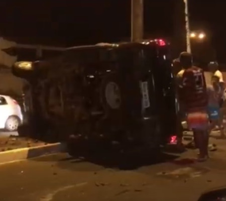 Colisão entre veículos deixa três pessoas feridas na Marechal Castelo Branco