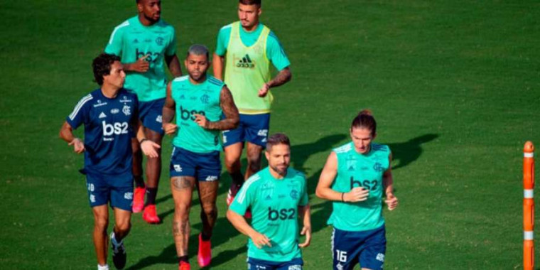 Flamengo descumpre ordem do prefeito e treina em campo do CT