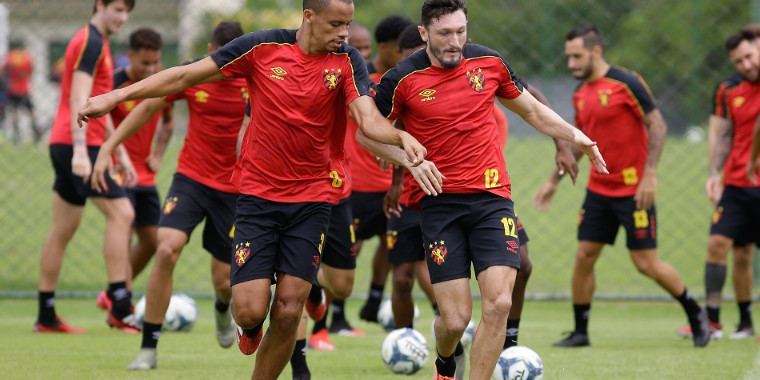 Há futebol profissional em apenas 7,6% das cidades brasileiras