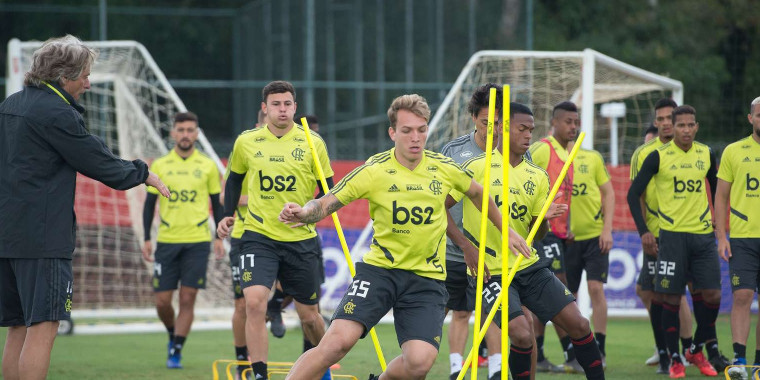 Jogadores do Flamengo se posicionam a favor dos treinos no CT