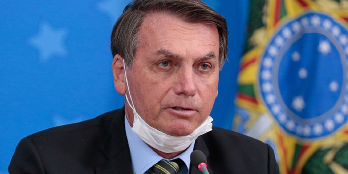 Bolsonaro diz que não entrega celular e que não queria ser blindado