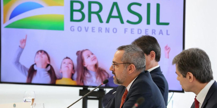 Oposição entra com representações contra Weintreub e general Heleno