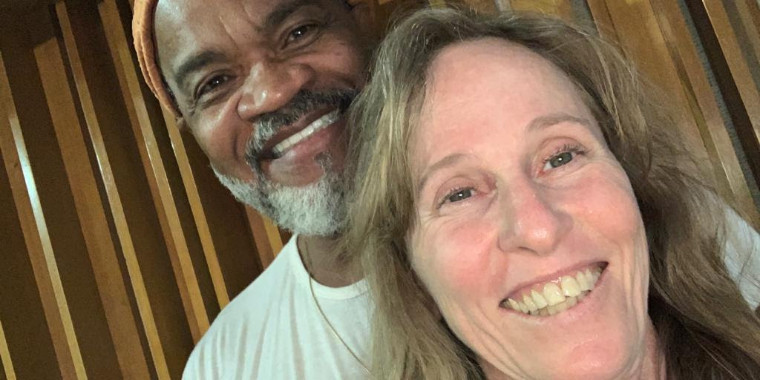 Deborah Colker e Carlinhos Brown em live do canal Curta! na quinta, 28