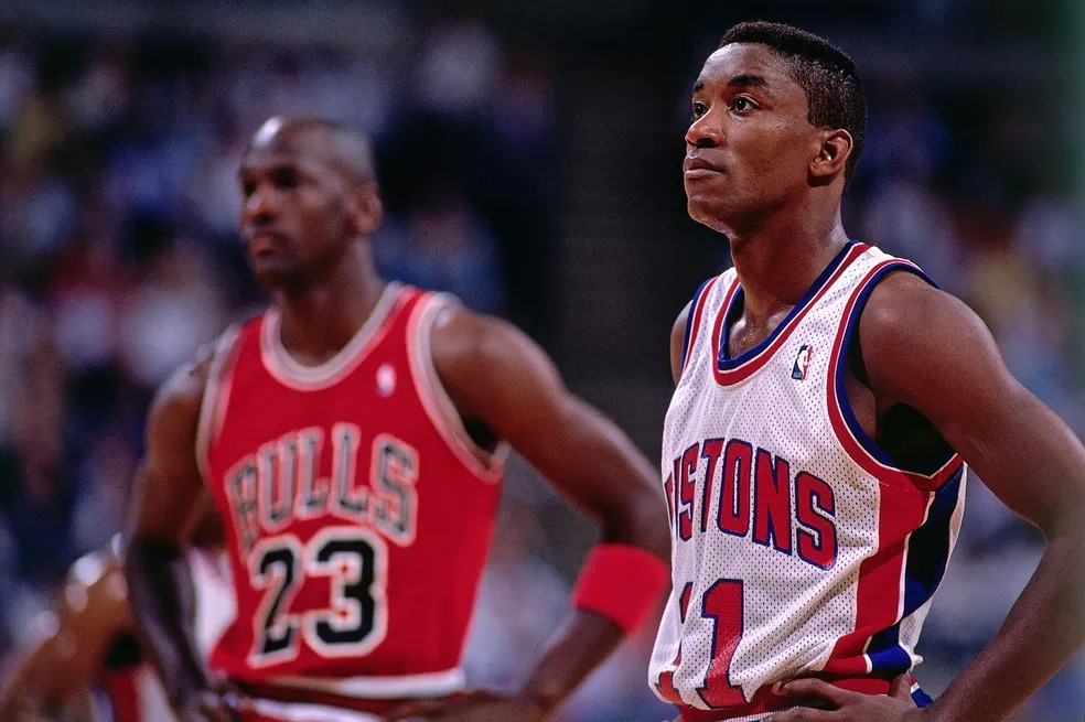 Isiah Thomas e Michael Jordan em 1989 — Foto: Andrew D. Bernstein/Getty Images