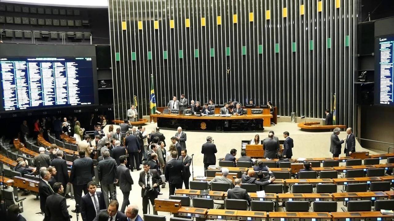 “Centrão” domina discussões na Câmara “Centrão” domina discussões na Câmara