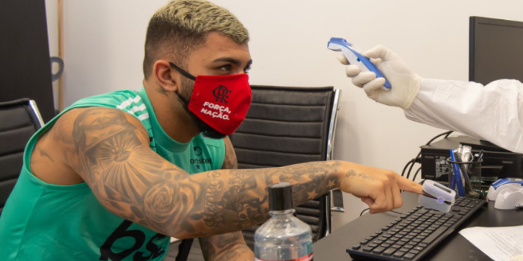 Flamengo informa que profissionais testaram negativo